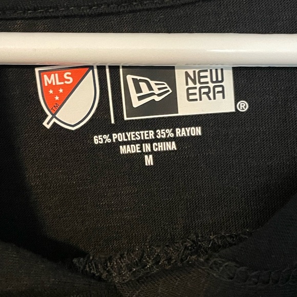 NWOT New Era Women’s Atlanta United Hoodie Size M - Picture 2 of 4